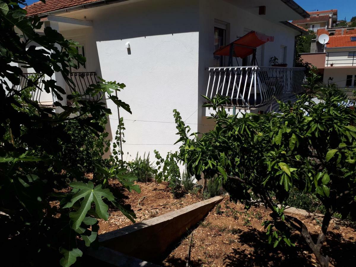 Apartments Luki Trogir Exterior photo
